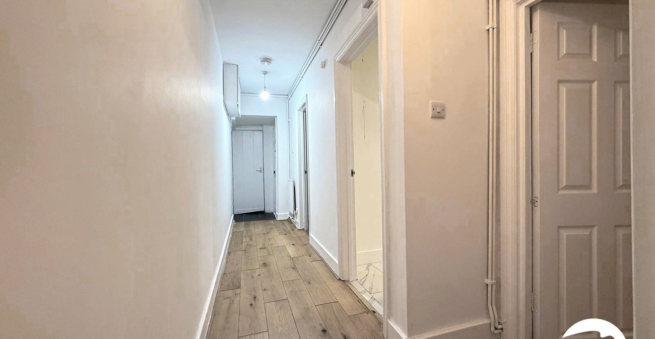 2 bedroom property for sale in London | Robinson Jackson