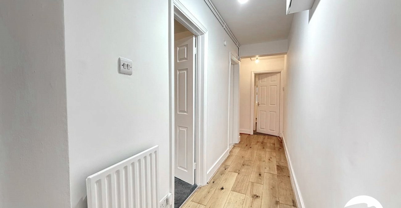 2 bedroom property for sale in London | Robinson Jackson