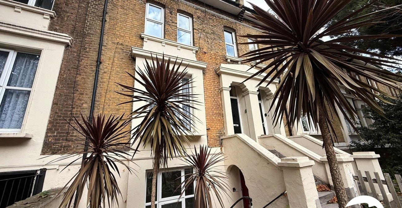 2 bedroom property for sale in London | Robinson Jackson