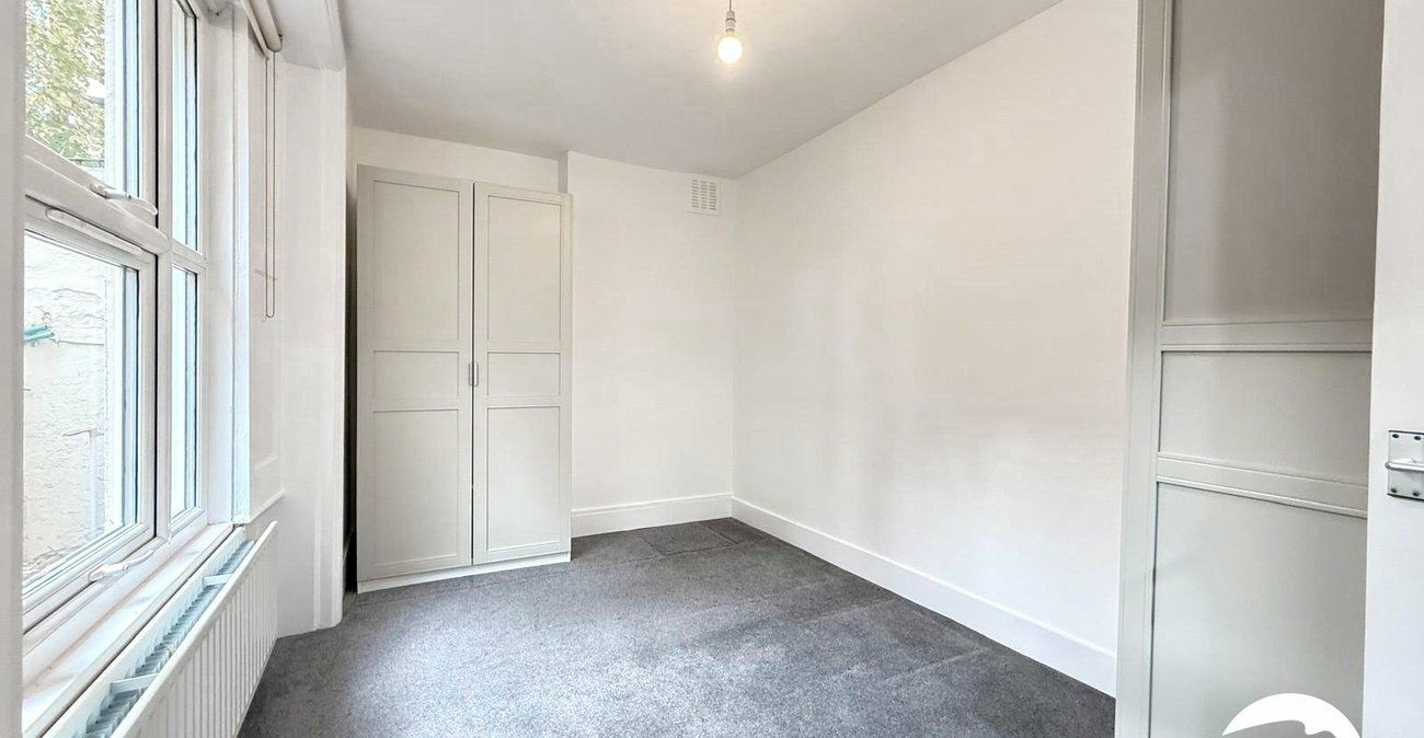 2 bedroom property for sale in London | Robinson Jackson