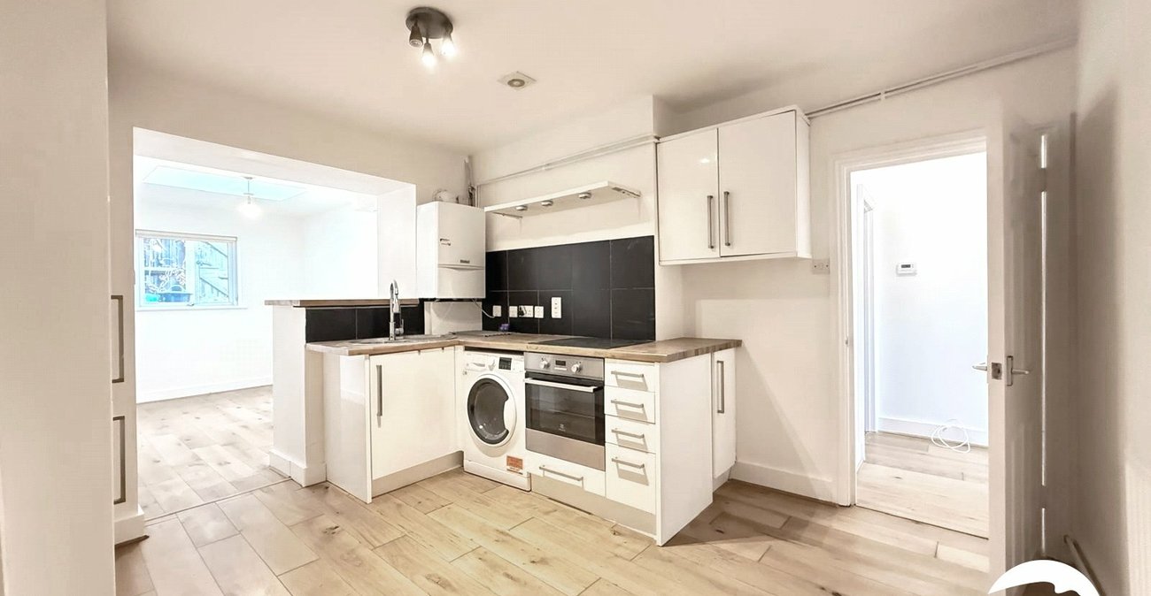 2 bedroom property for sale in London | Robinson Jackson