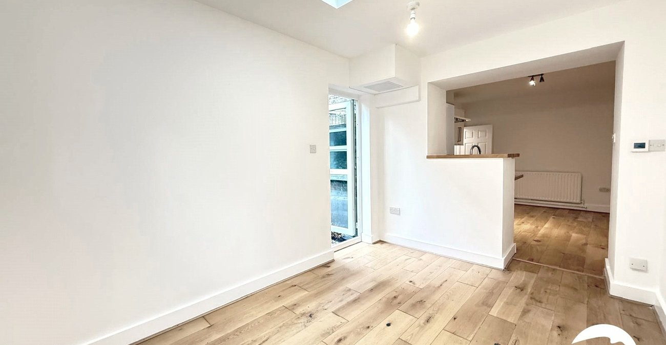 2 bedroom property for sale in London | Robinson Jackson