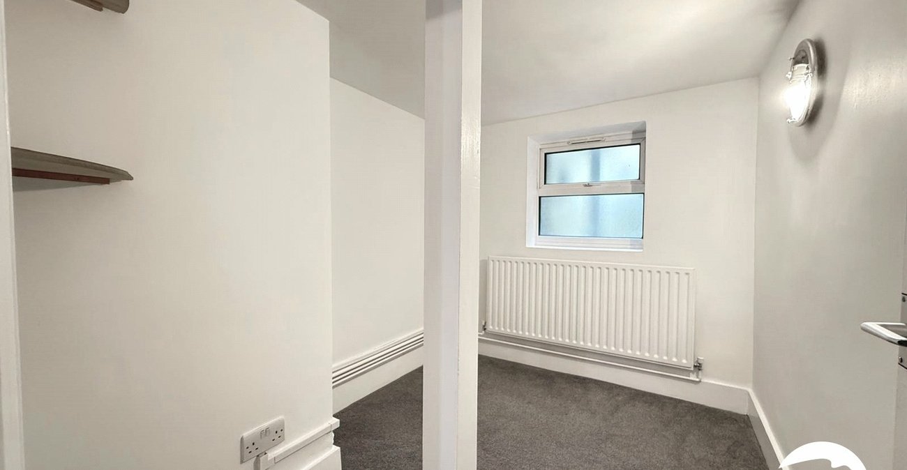 2 bedroom property for sale in London | Robinson Jackson