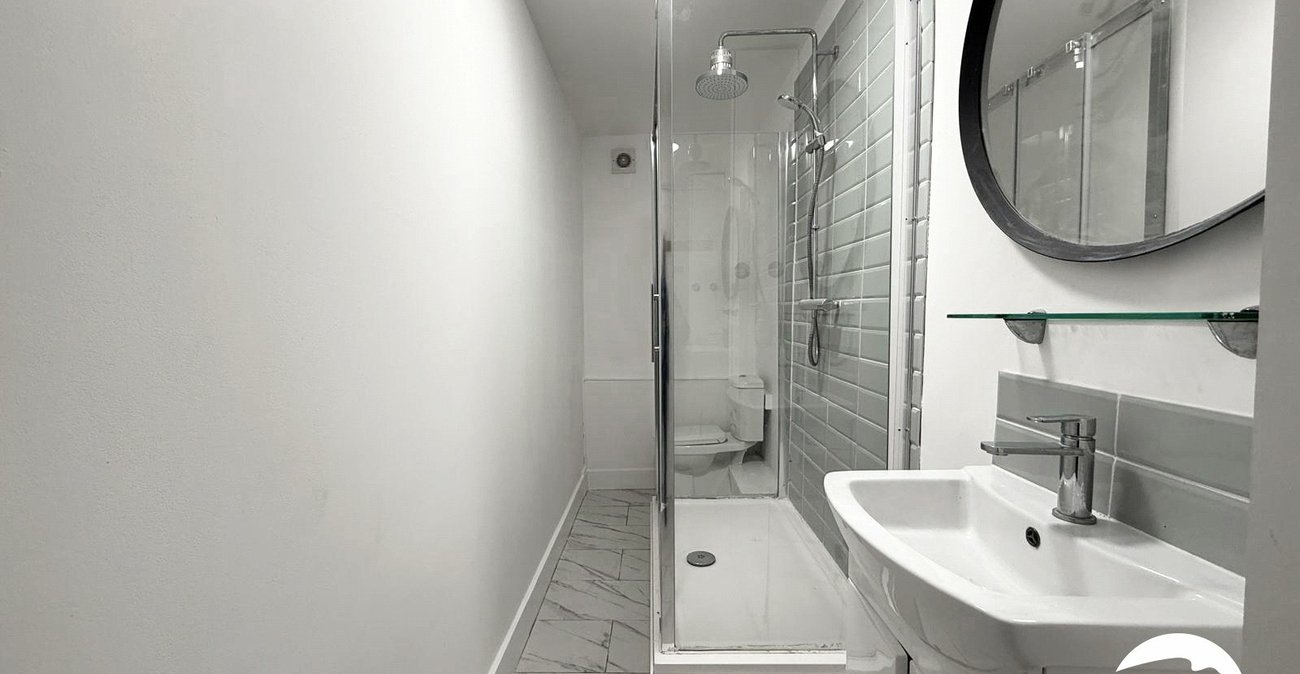 2 bedroom property for sale in London | Robinson Jackson