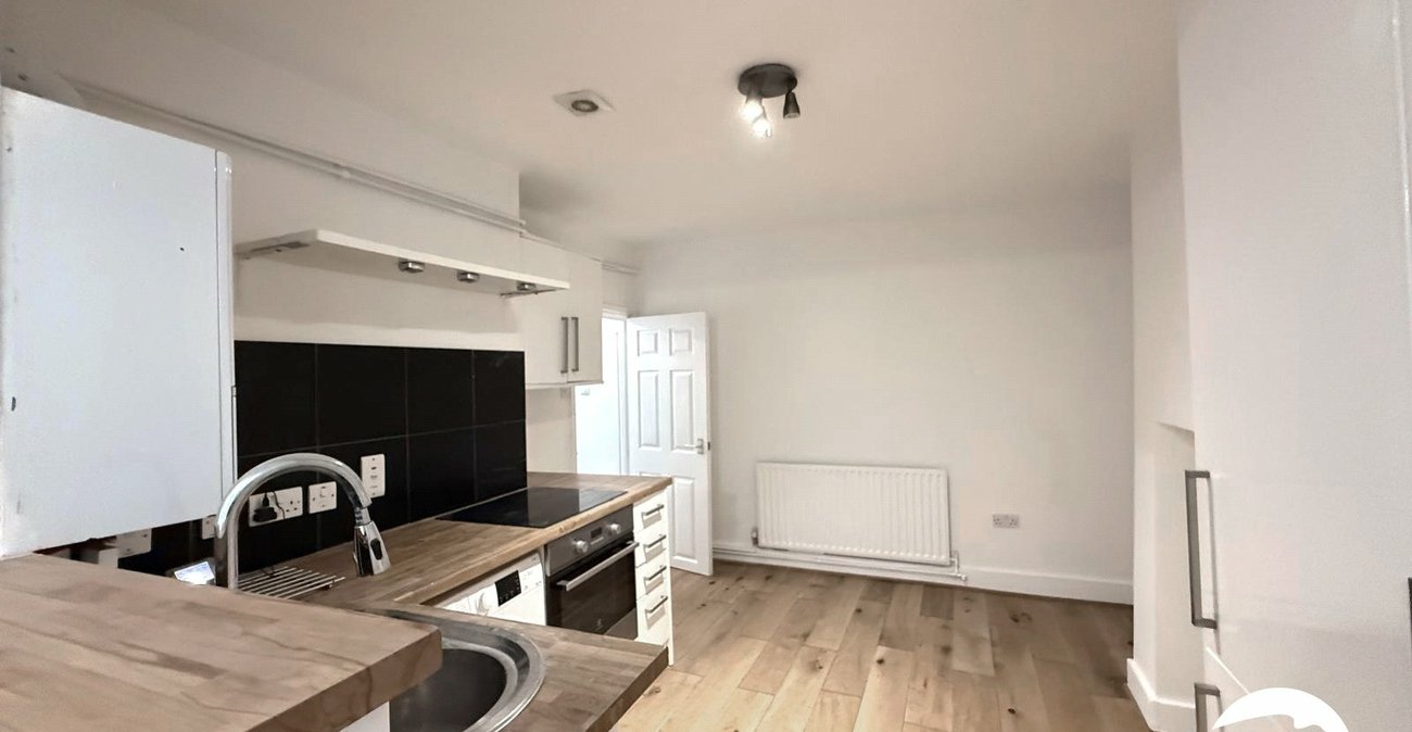 2 bedroom property for sale in London | Robinson Jackson