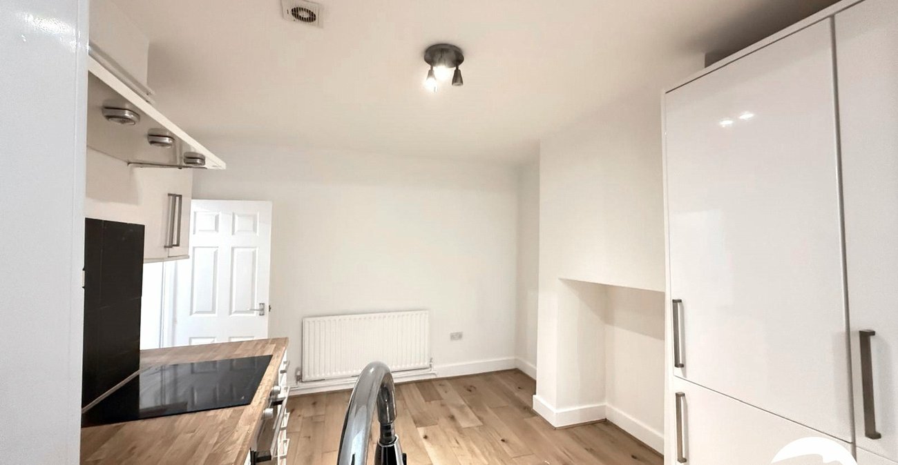 2 bedroom property for sale in London | Robinson Jackson