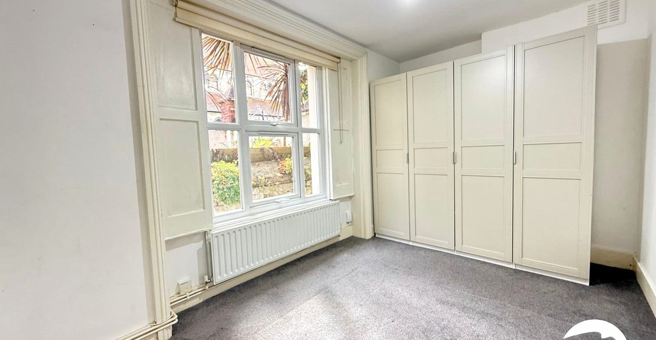 2 bedroom property for sale in London | Robinson Jackson