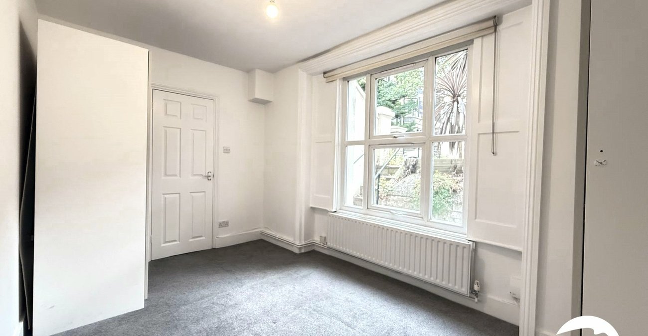 2 bedroom property for sale in London | Robinson Jackson