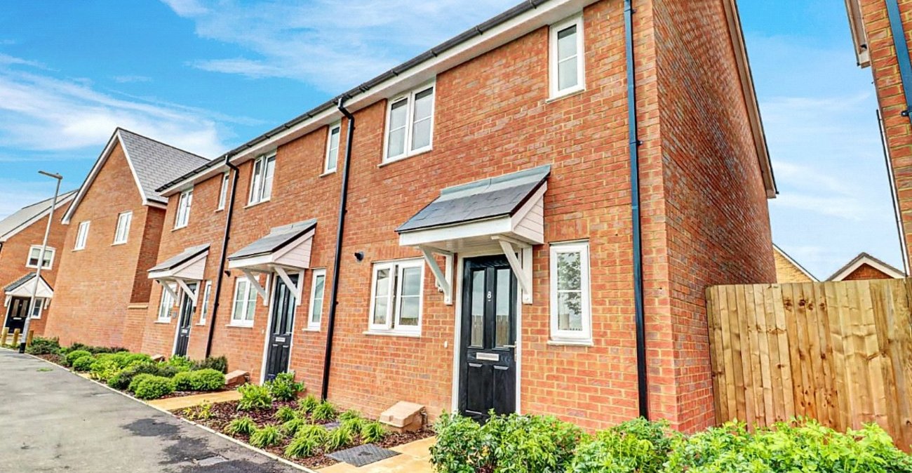 2 bedroom house for sale in Gravesend | Robinson Michael & Jackson