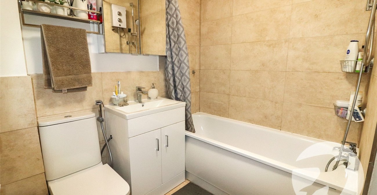 2 bedroom property for sale in Northumberland Heath | Robinson Jackson