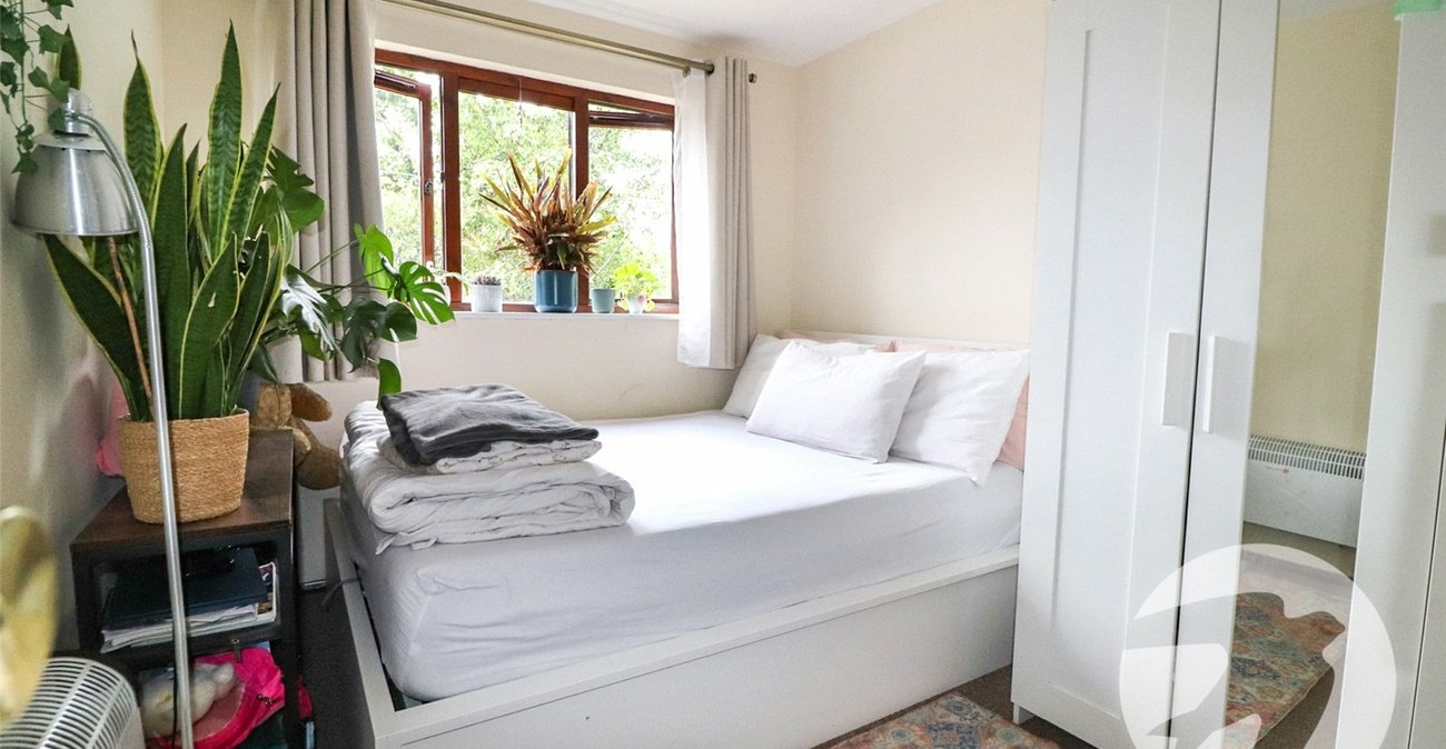 2 bedroom property for sale in Northumberland Heath | Robinson Jackson