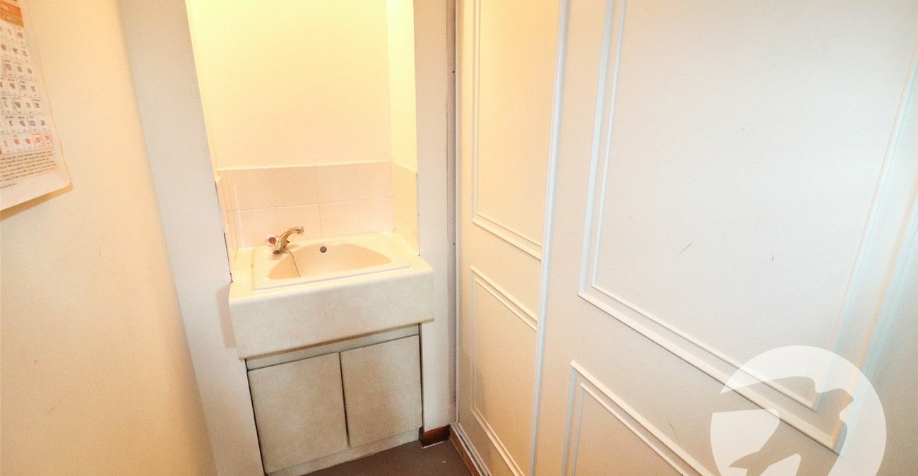 2 bedroom property for sale in Northumberland Heath | Robinson Jackson