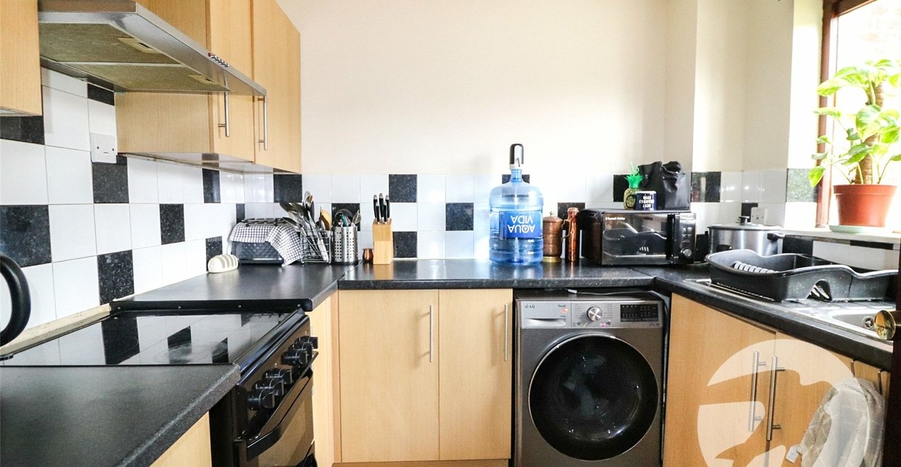 2 bedroom property for sale in Northumberland Heath | Robinson Jackson