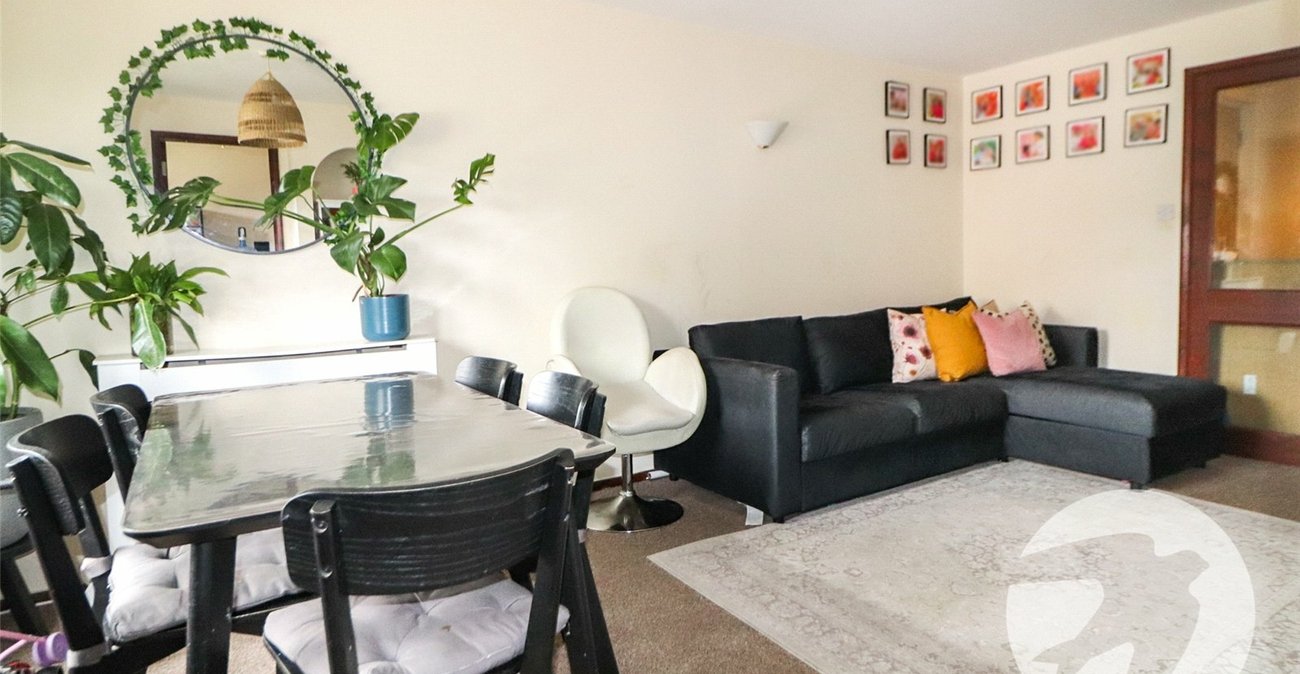 2 bedroom property for sale in Northumberland Heath | Robinson Jackson
