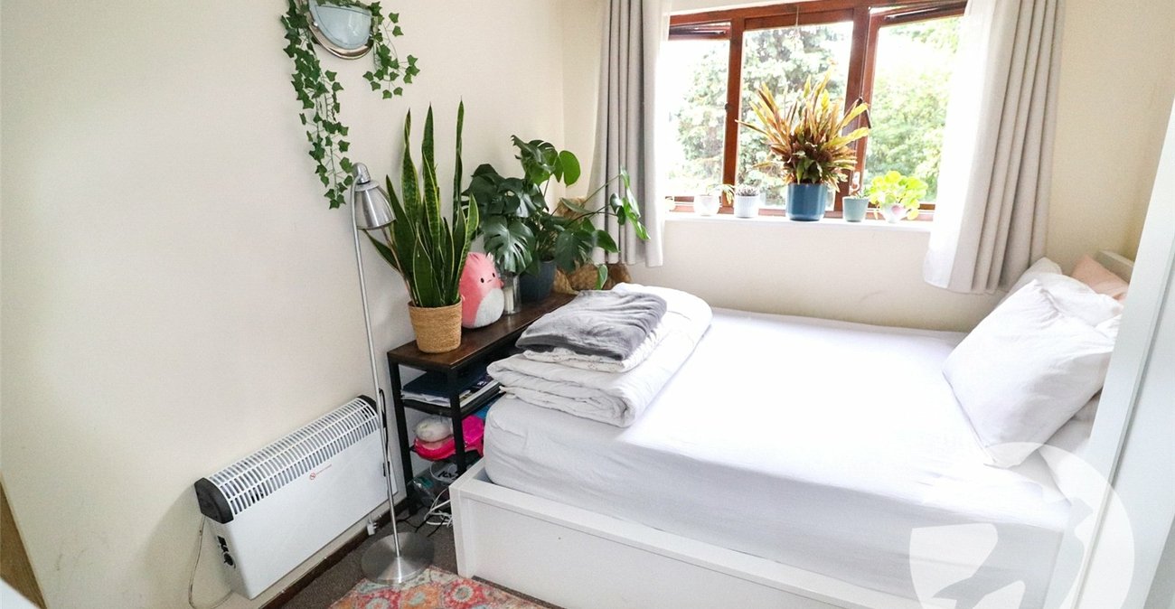 2 bedroom property for sale in Northumberland Heath | Robinson Jackson