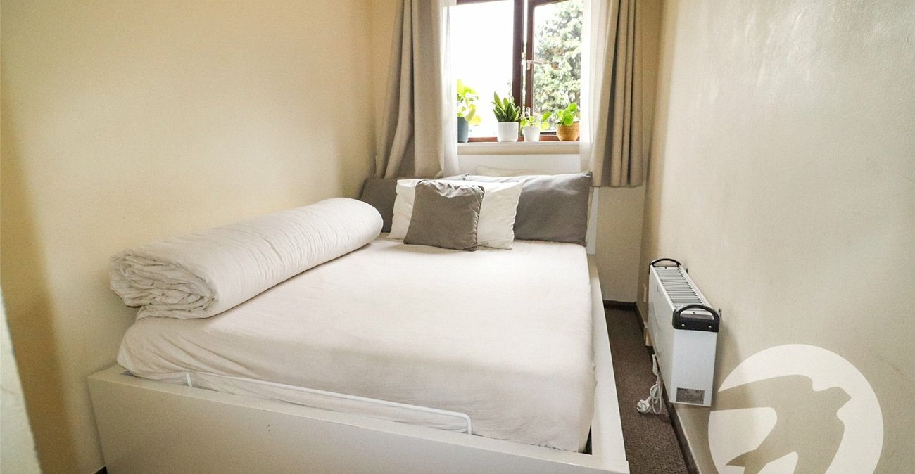 2 bedroom property for sale in Northumberland Heath | Robinson Jackson