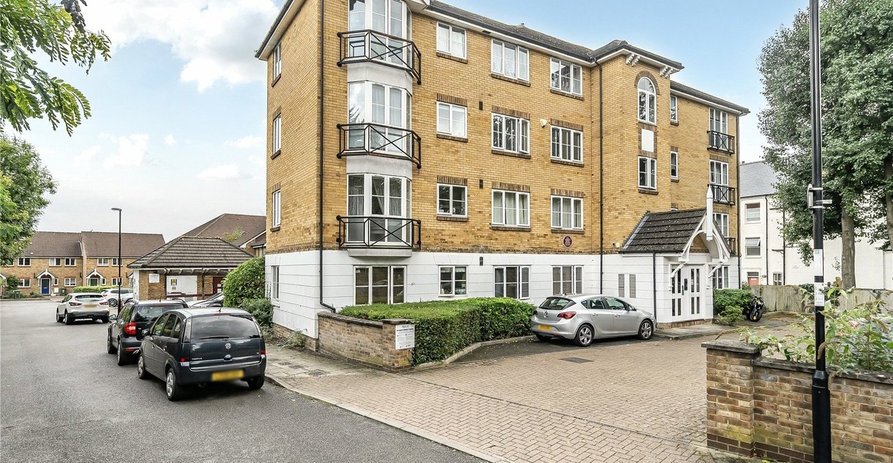 1 bedroom property for sale in  | Robinson Jackson