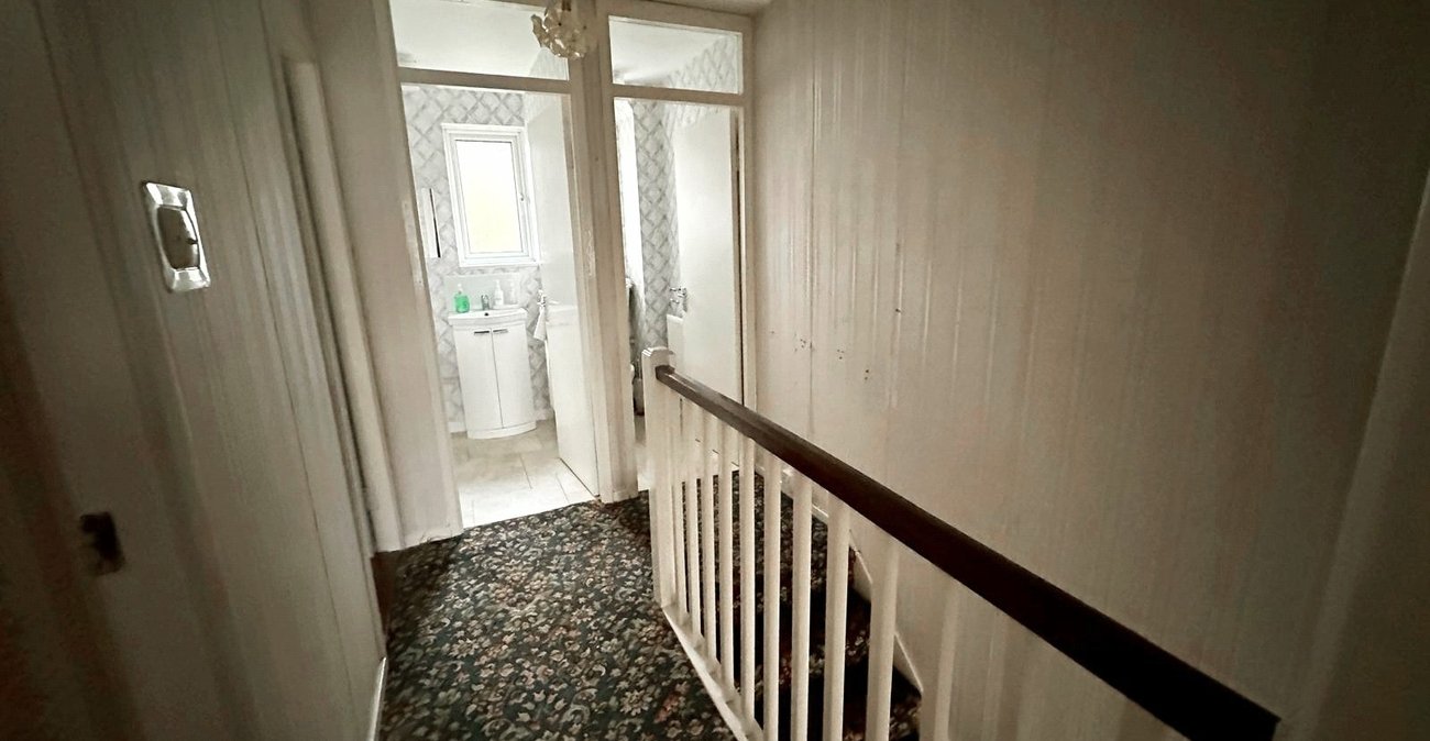 3 bedroom house for sale in London | Robinson Jackson