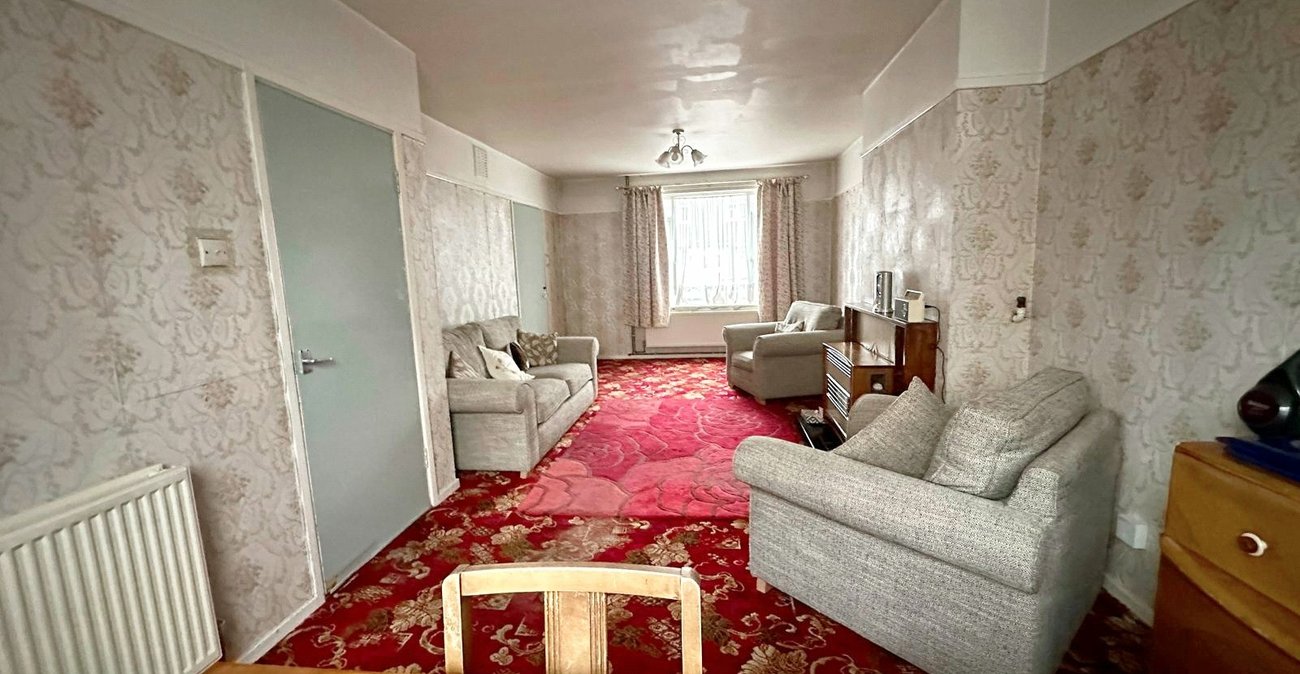 3 bedroom house for sale in London | Robinson Jackson