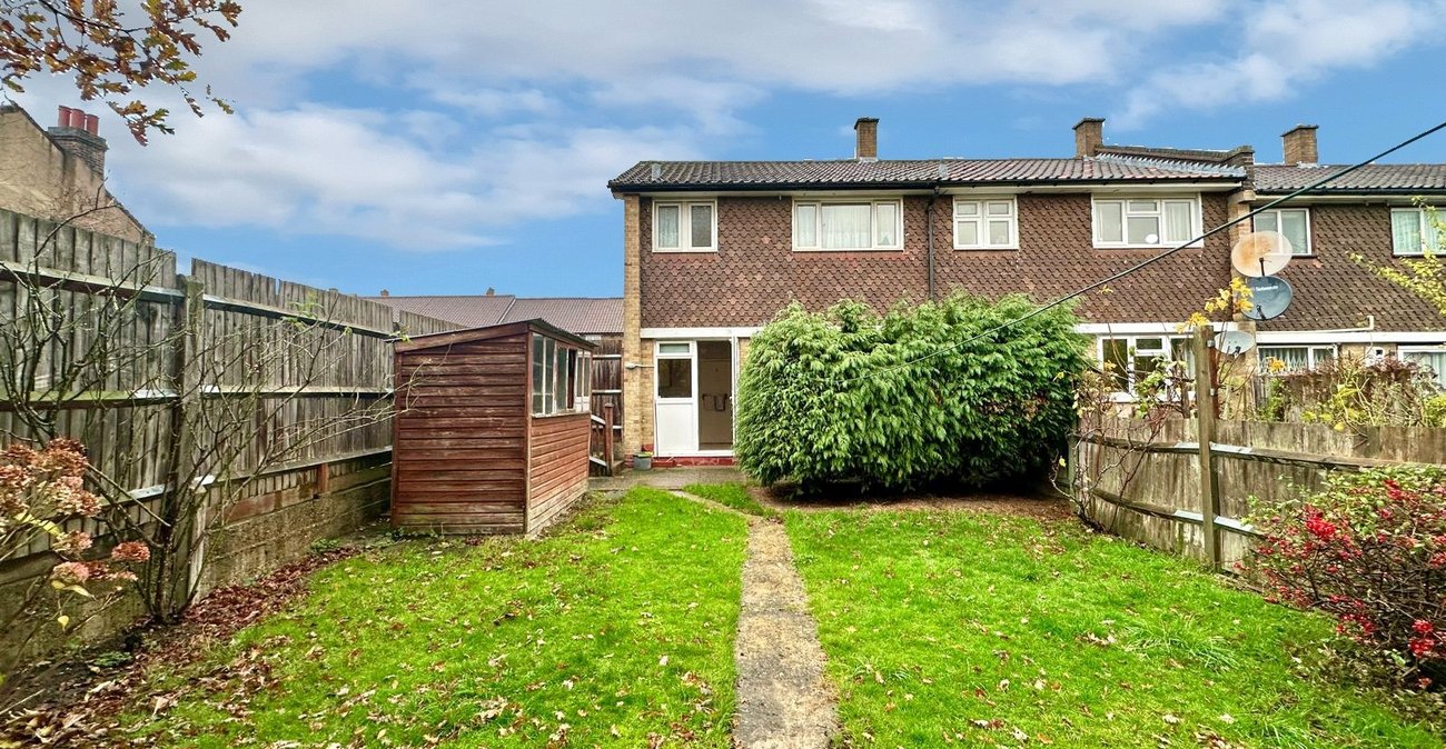 3 bedroom house for sale in London | Robinson Jackson