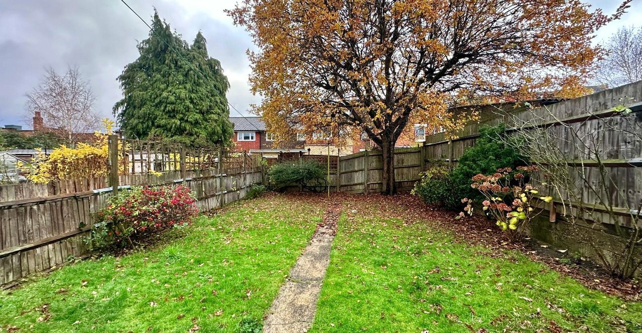 3 bedroom house for sale in London | Robinson Jackson