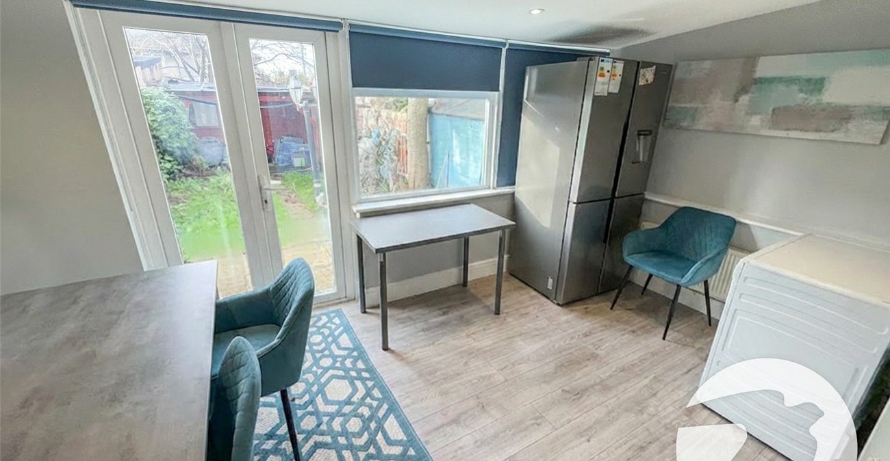 2 bedroom house for sale in London | Robinson Jackson