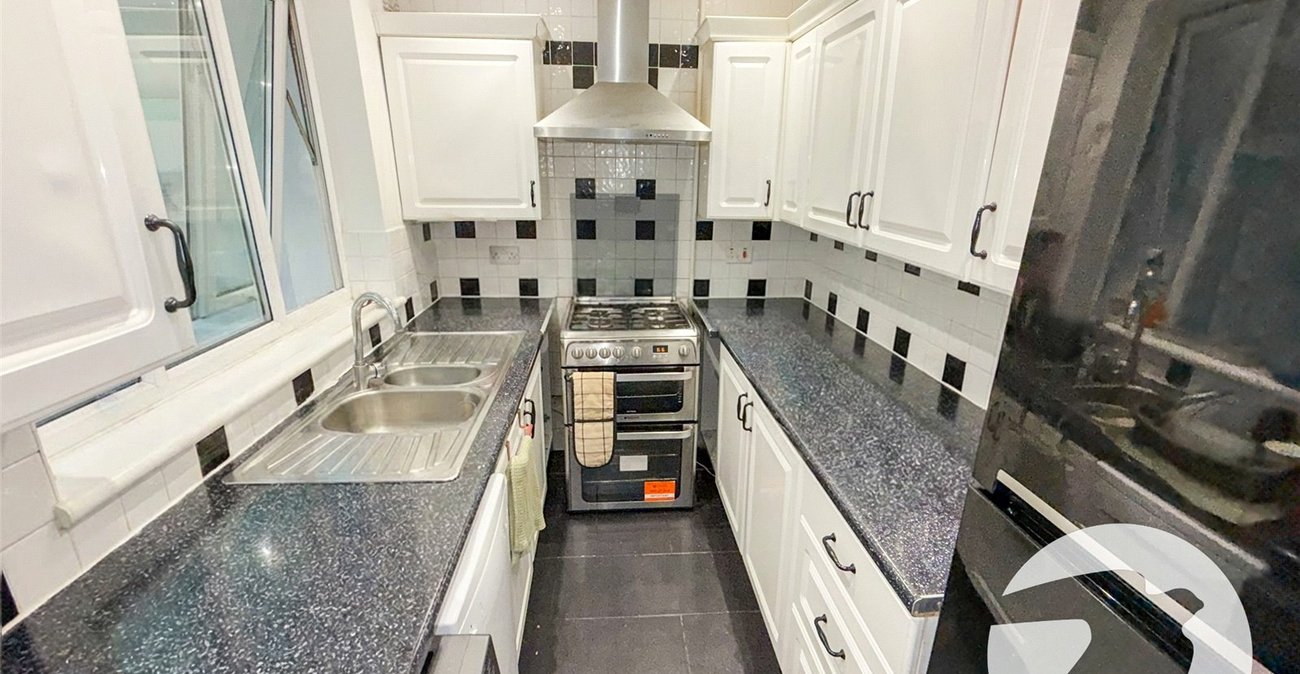2 bedroom house for sale in London | Robinson Jackson