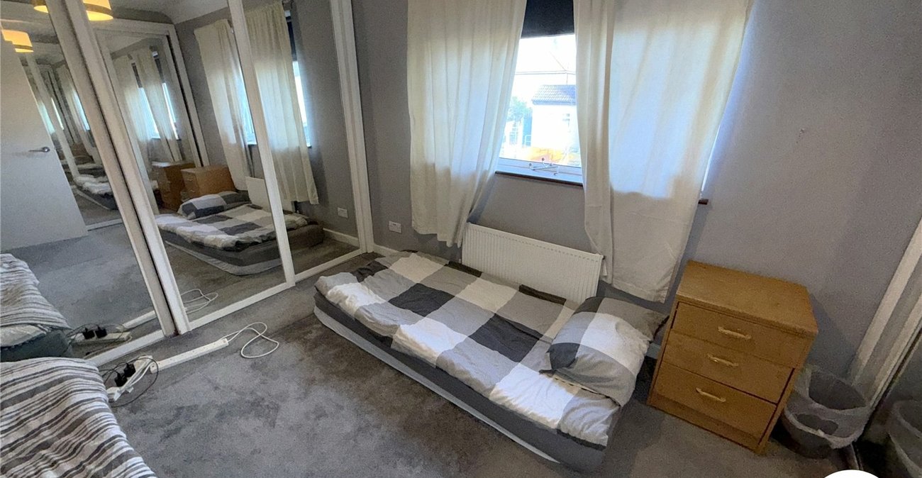 2 bedroom house for sale in London | Robinson Jackson