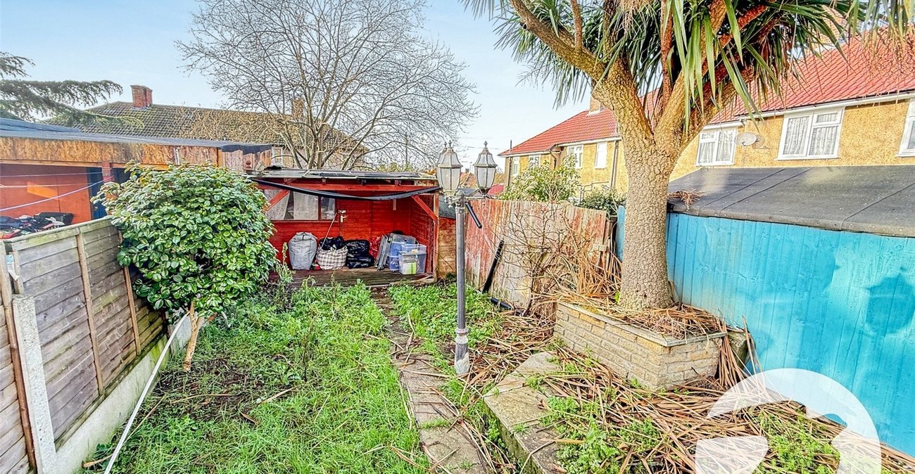 2 bedroom house for sale in London | Robinson Jackson