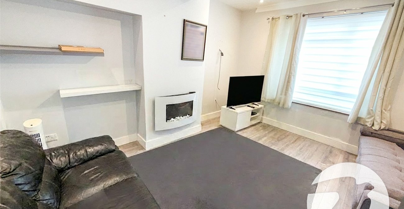 2 bedroom house for sale in London | Robinson Jackson