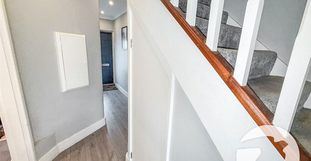 2 bedroom house for sale in London | Robinson Jackson