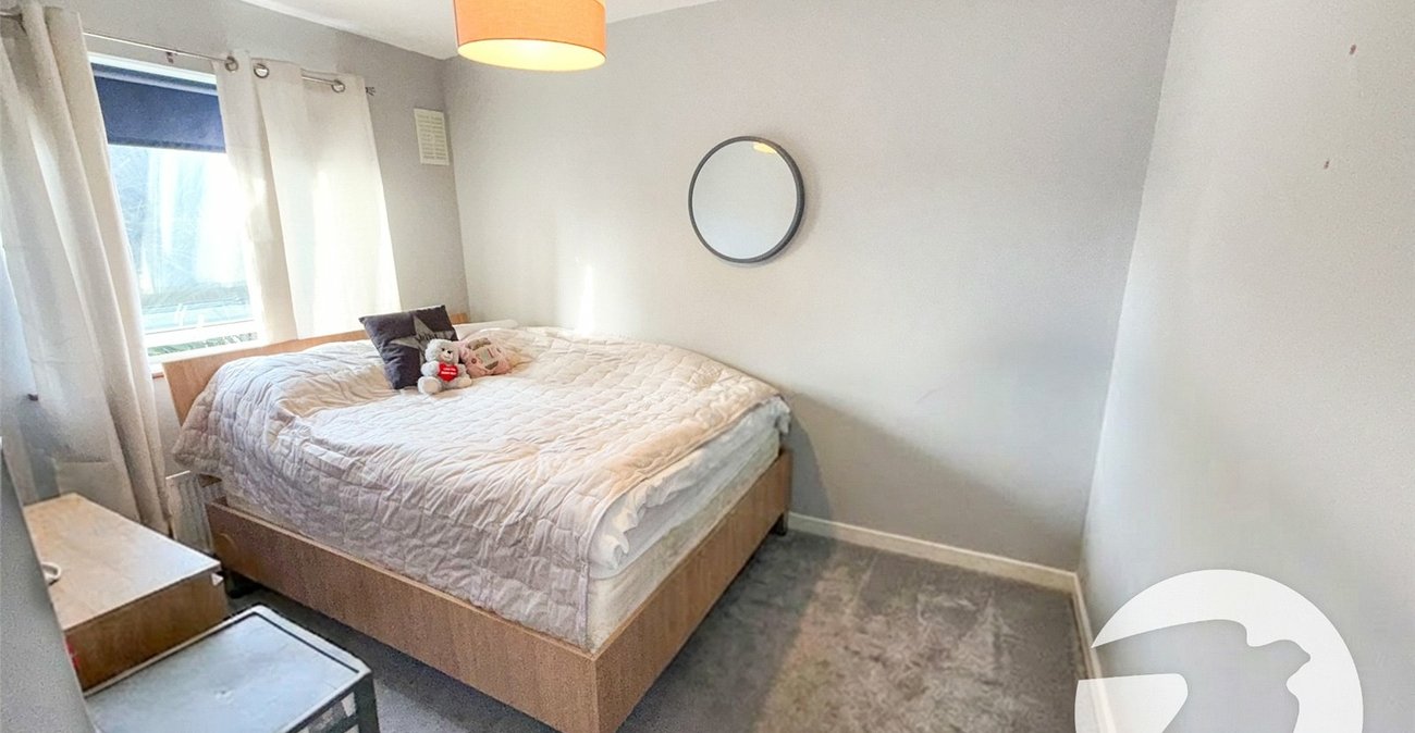 2 bedroom house for sale in London | Robinson Jackson