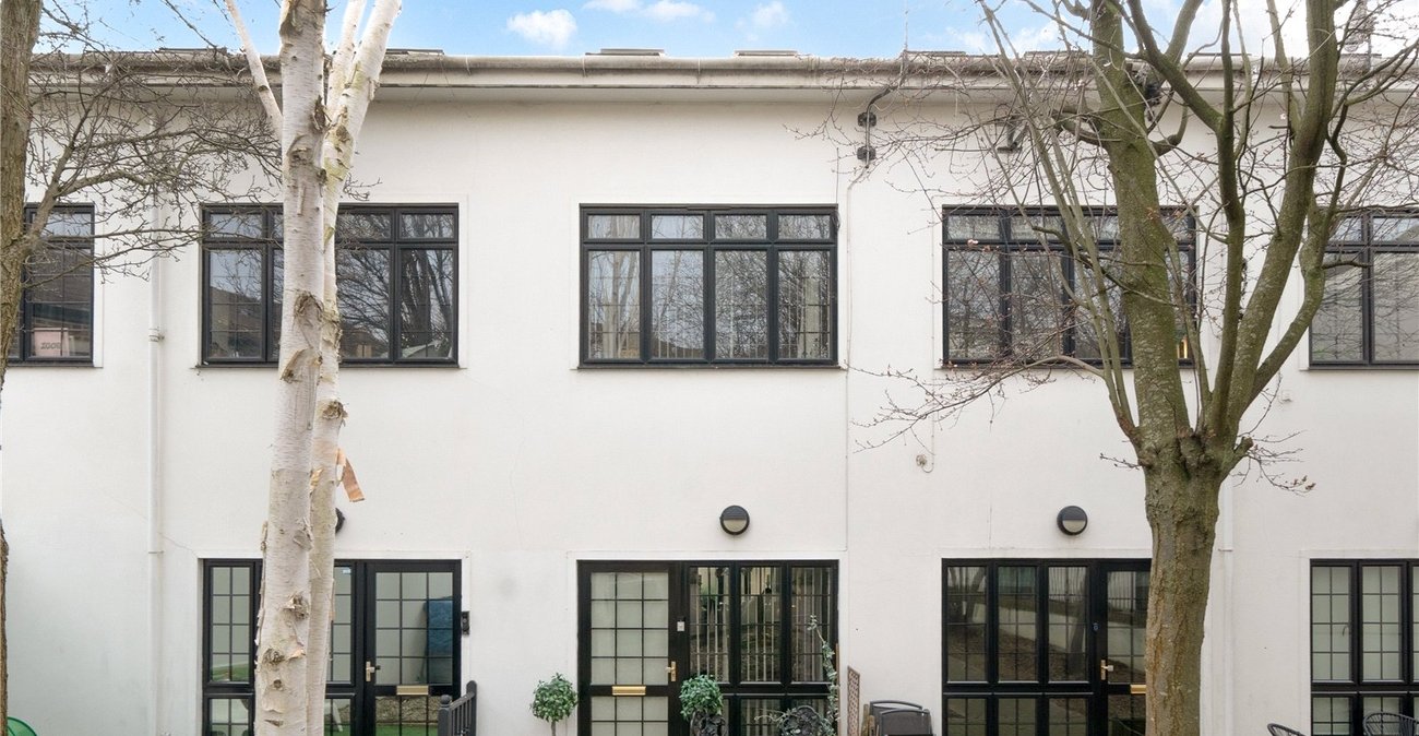 2 bedroom house for sale in Berrymans Lane | Robinson Jackson