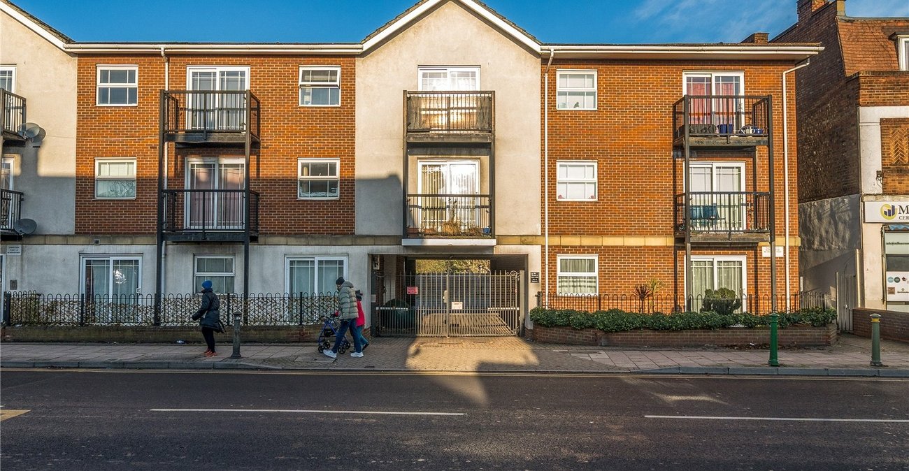 2 bedroom property for sale in  | Robinson Jackson