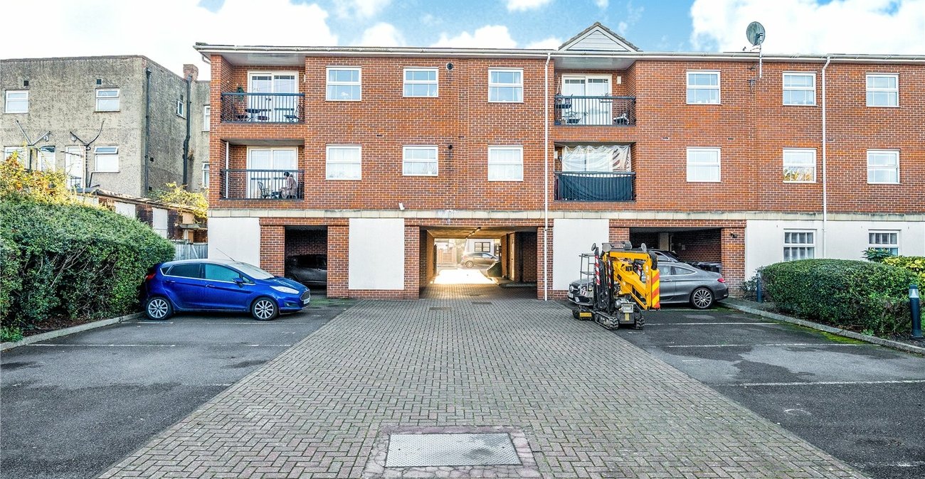 2 bedroom property for sale in Beckenham | Robinson Jackson