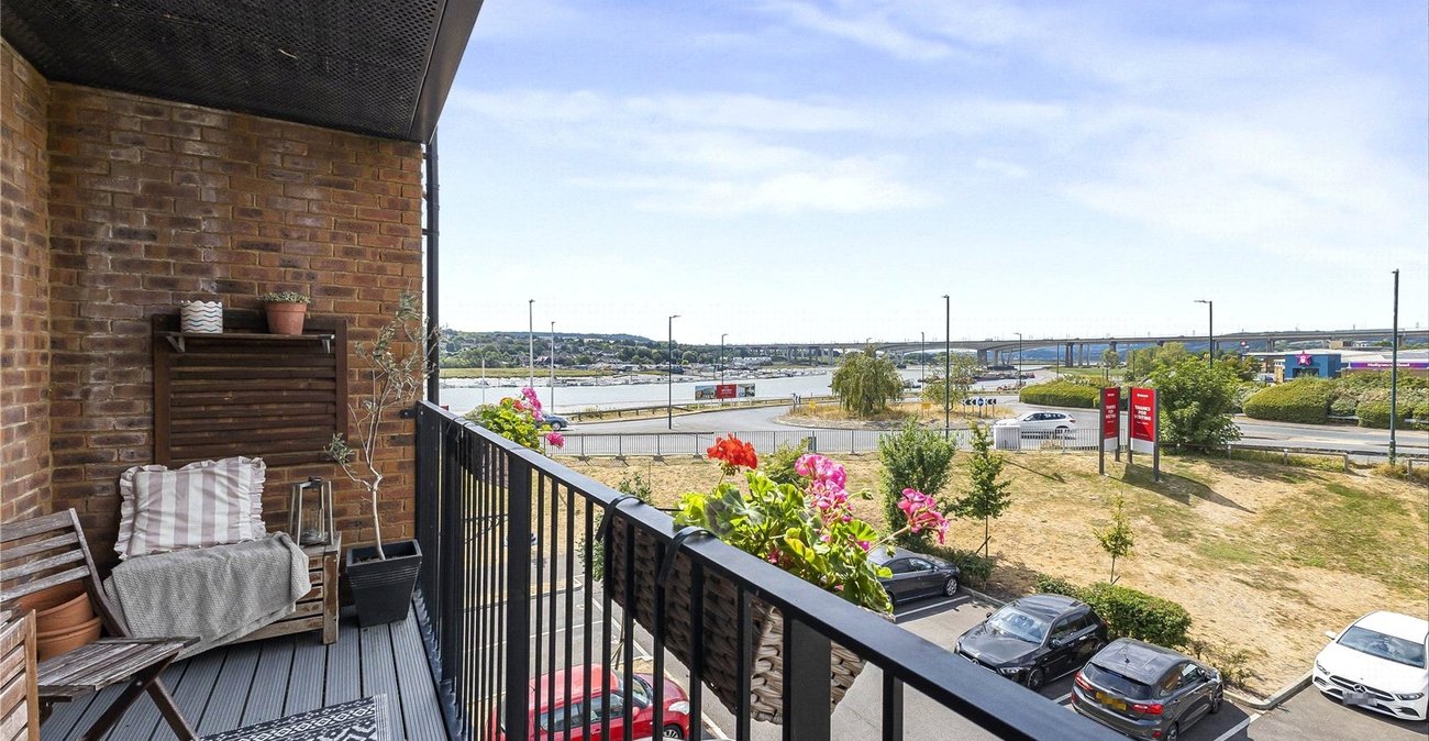 2 bedroom property for sale in Rochester | Robinson Michael & Jackson