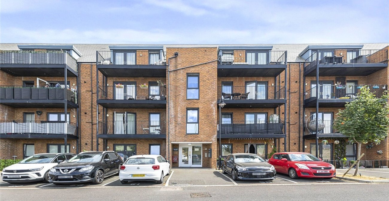 2 bedroom property for sale in Rochester | Robinson Michael & Jackson