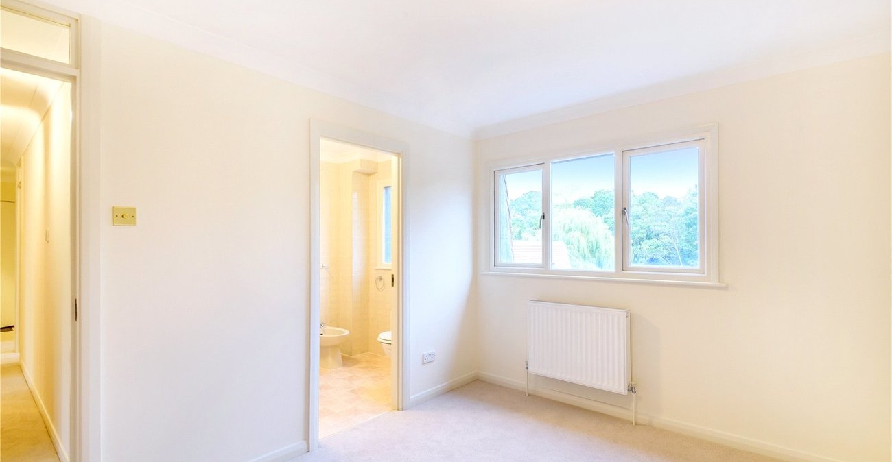 3 bedroom property for sale in London | Robinson Jackson