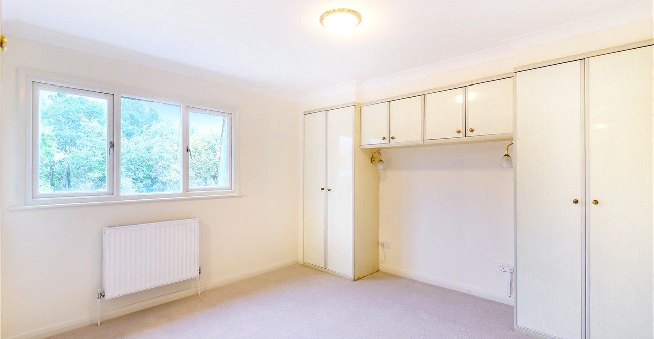 3 bedroom property for sale in London | Robinson Jackson