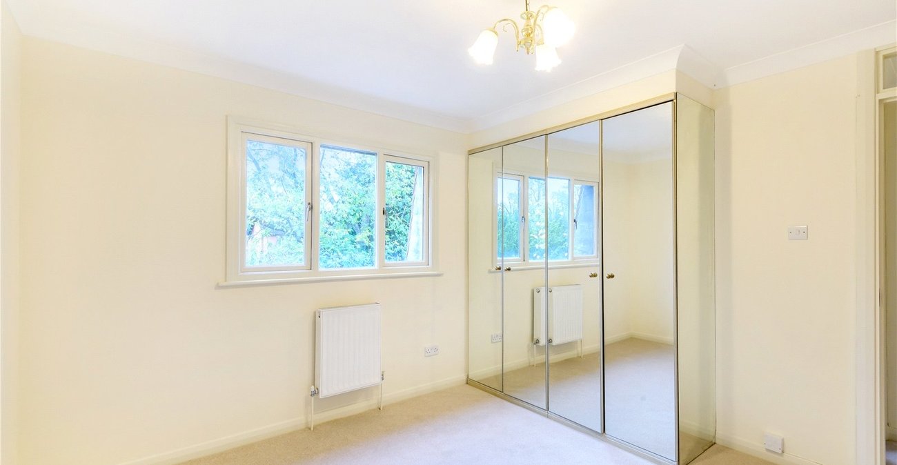 3 bedroom property for sale in London | Robinson Jackson