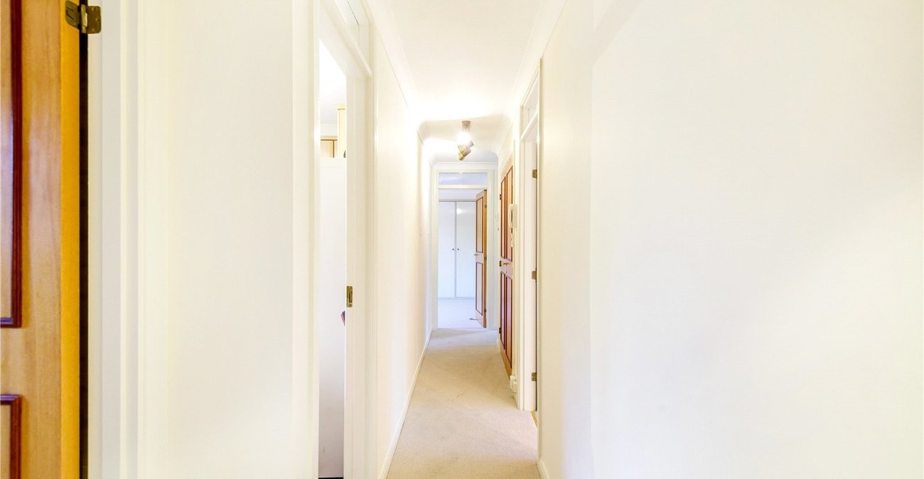 3 bedroom property for sale in London | Robinson Jackson