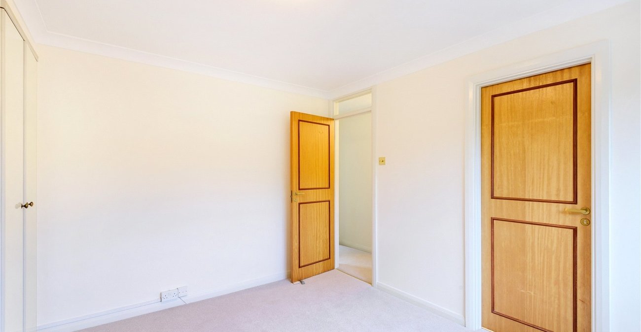 3 bedroom property for sale in London | Robinson Jackson