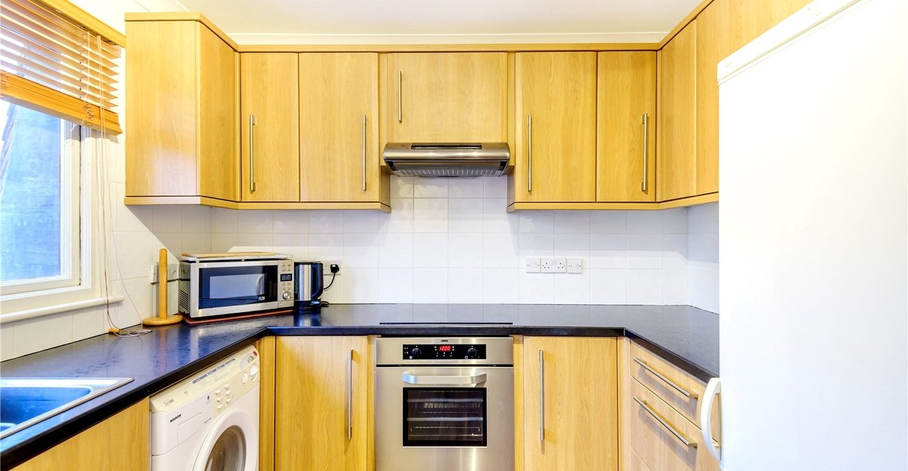 3 bedroom property for sale in London | Robinson Jackson