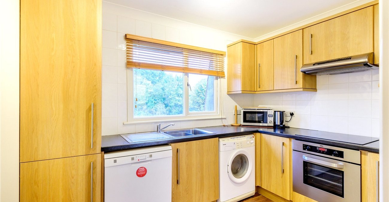 3 bedroom property for sale in London | Robinson Jackson