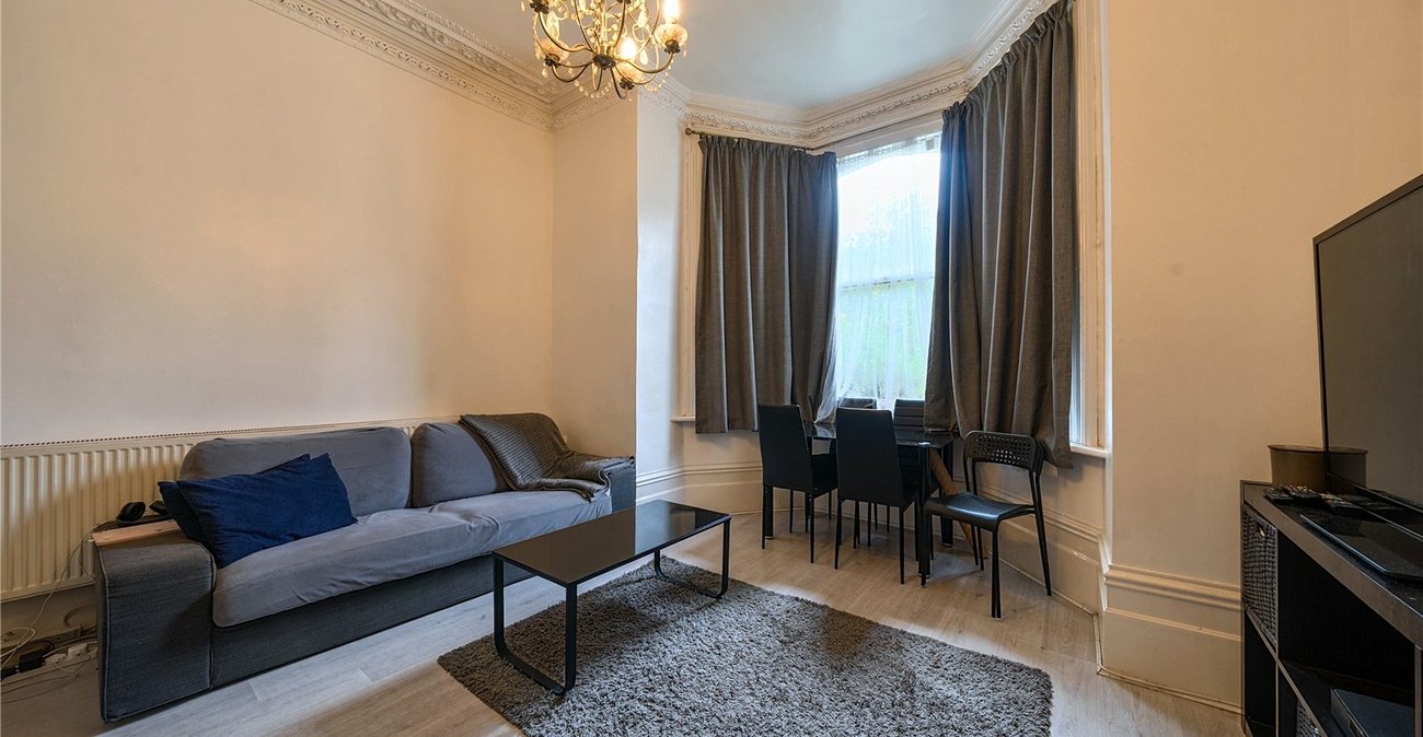 2 bedroom property for sale in London | Robinson Jackson