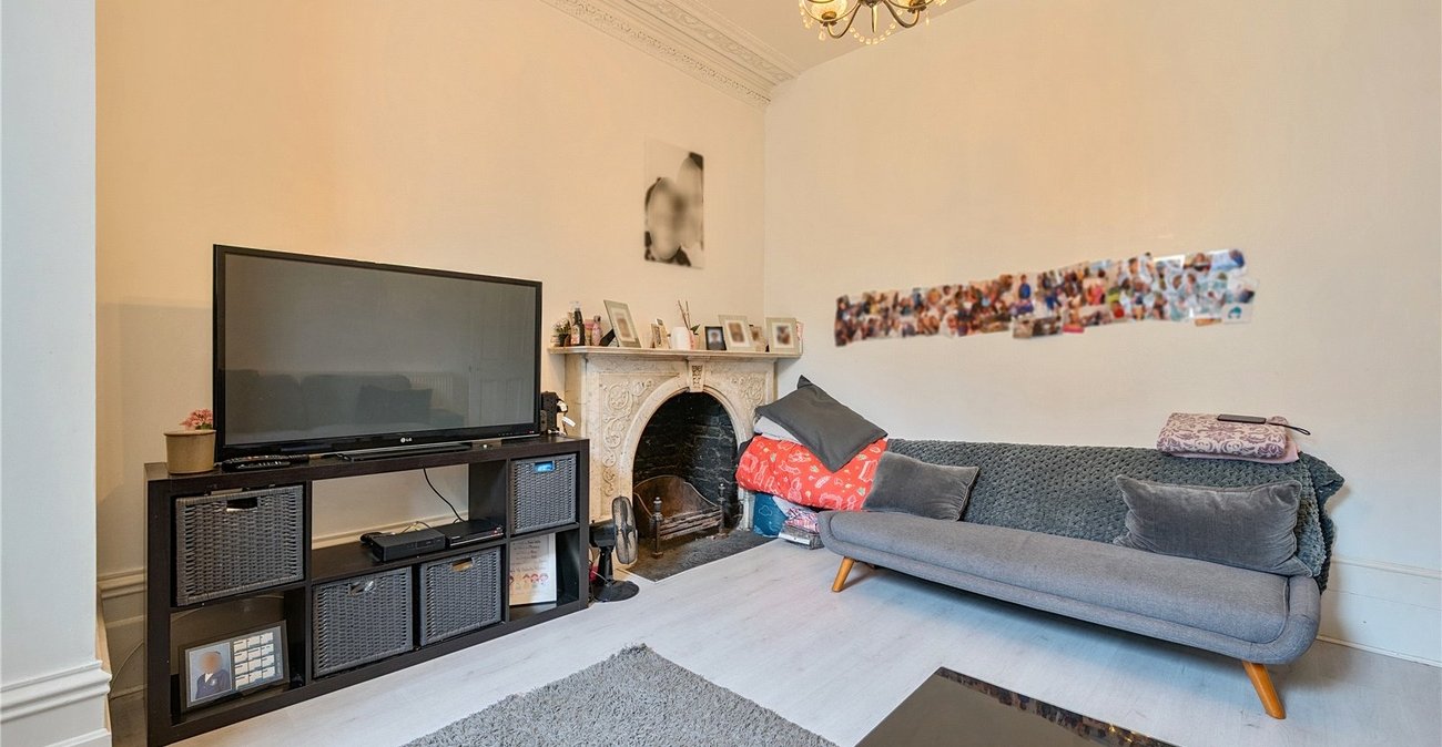 2 bedroom property for sale in London | Robinson Jackson