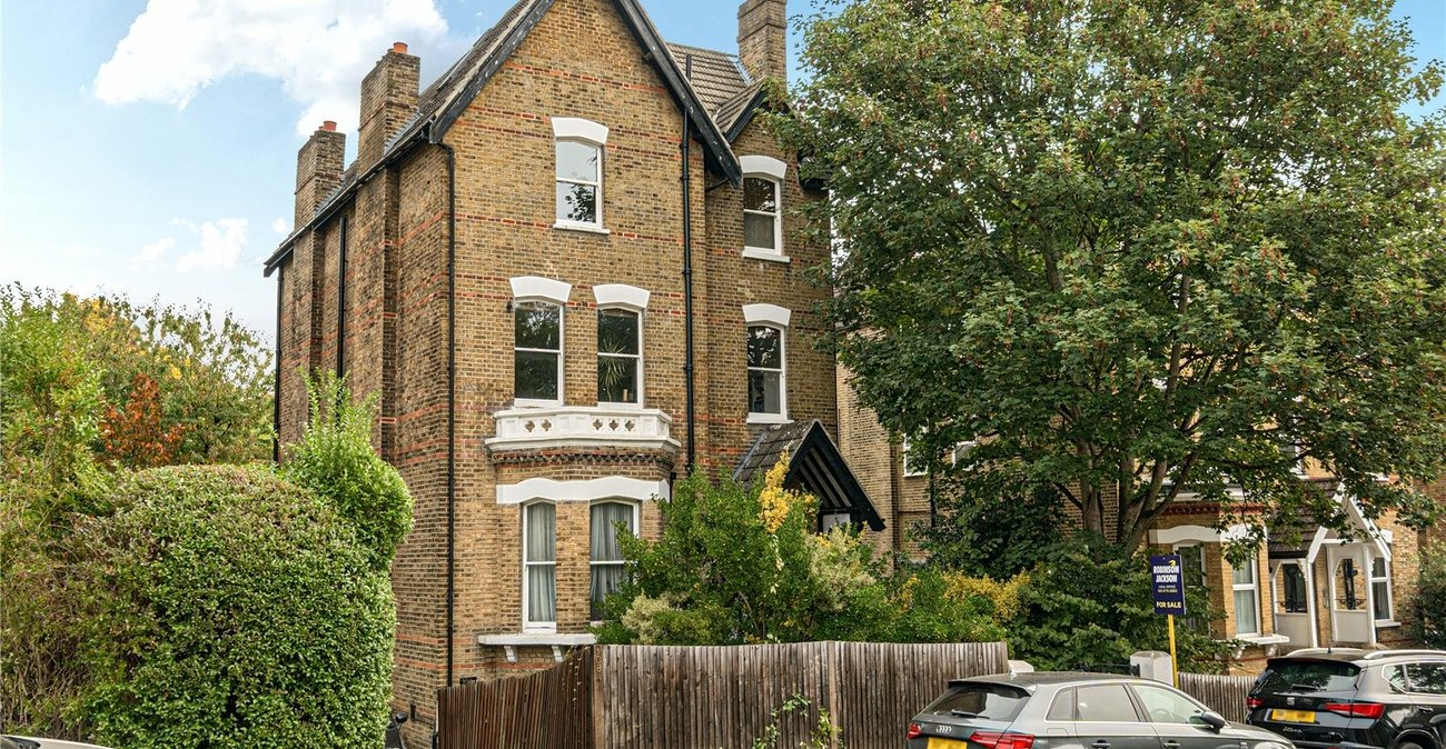 2 bedroom property for sale in London | Robinson Jackson