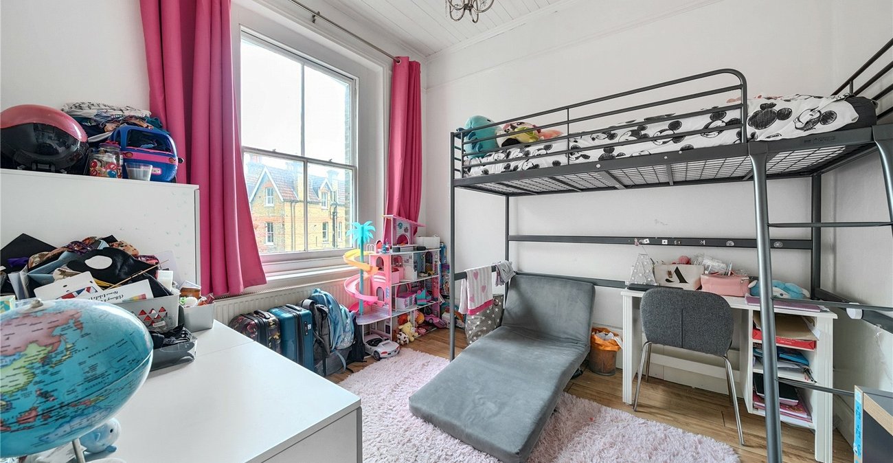 2 bedroom property for sale in London | Robinson Jackson