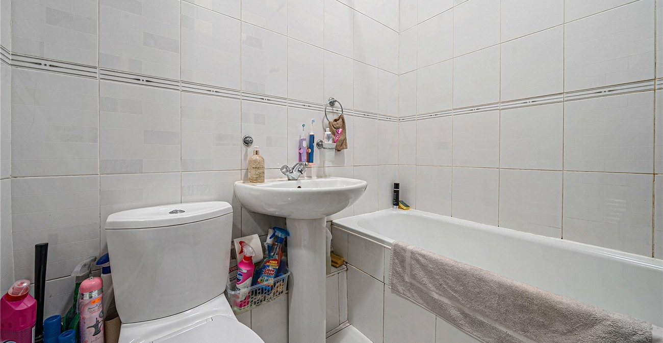 2 bedroom property for sale in London | Robinson Jackson