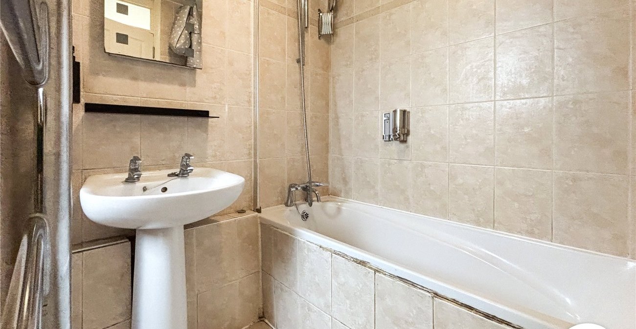 2 bedroom property for sale in Maidstone | Robinson Michael & Jackson